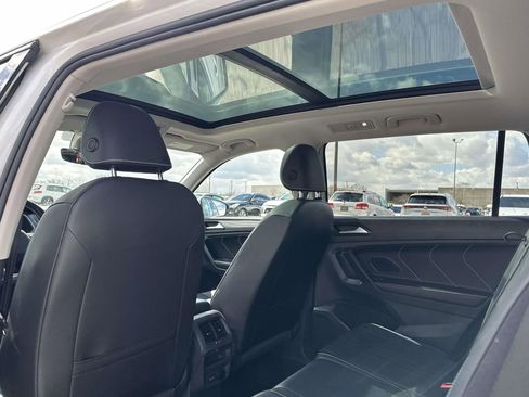 Used 2023 Volkswagen Tiguan SE w/ Panoramic Sunroof Package image 18