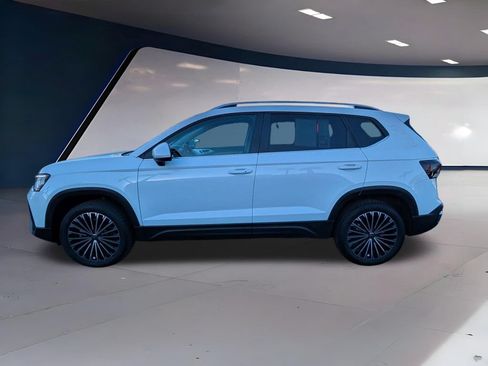 Certified 2025 Volkswagen Taos SE FWD image 6
