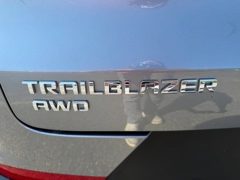 Used 2025 Chevrolet TrailBlazer LT w/ Convenience Package AWD/4WD image 7