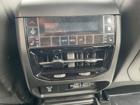 Used 2025 Jeep Grand Cherokee L Limited w/ Black Appearance Package AWD/4WD image 23