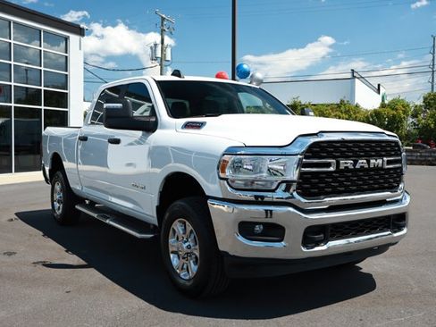 Used 2024 RAM 2500 Big Horn AWD/4WD image 3