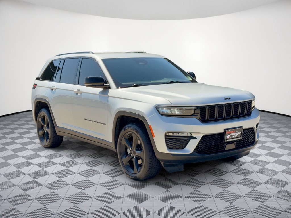 Used 2024 Jeep Grand Cherokee Limited w/ Black Appearance Package AWD/4WD image 7