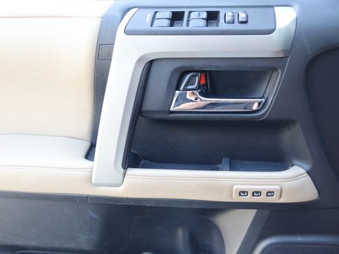 Used 2014 Toyota 4Runner Limited image 12