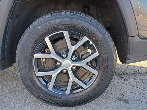 Used 2025 Jeep Grand Cherokee L Limited image 10