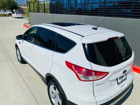 Used 2015 Ford Escape SE FWD image 4