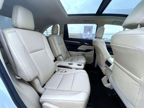 Used 2017 Toyota Highlander Limited Platinum image 19