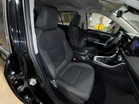 Used 2021 Toyota RAV4 LE w/ Carpet Mat Package (TMS) AWD/4WD image 16