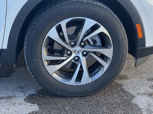 Used 2023 Buick Envision Essence image 3