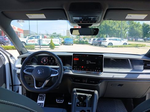 New 2026 Volkswagen Tiguan SE R-Line FWD image 23