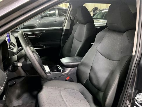 Used 2025 Toyota RAV4 XLE image 8