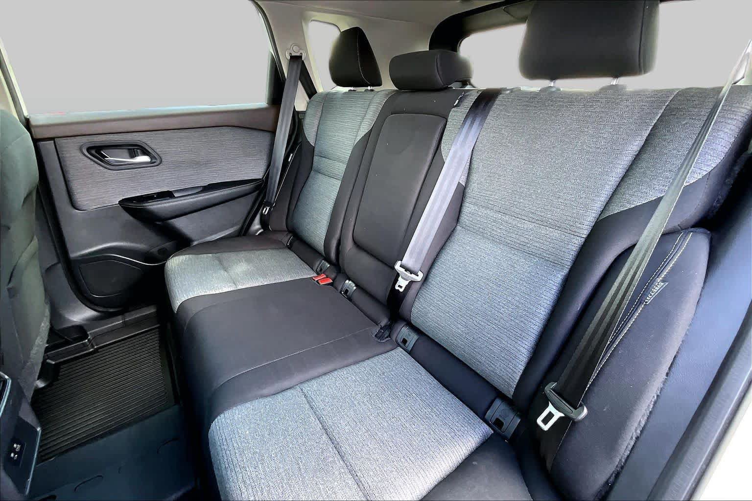 Used 2022 Nissan Rogue SV FWD image 21