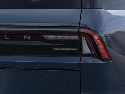 New 2026 Lincoln Navigator Premiere AWD/4WD image 21