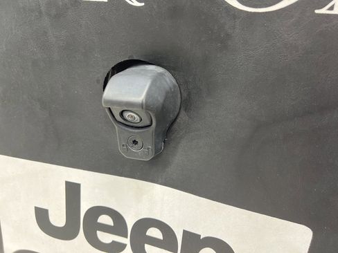 Used 2024 Jeep Wrangler Sahara image 7