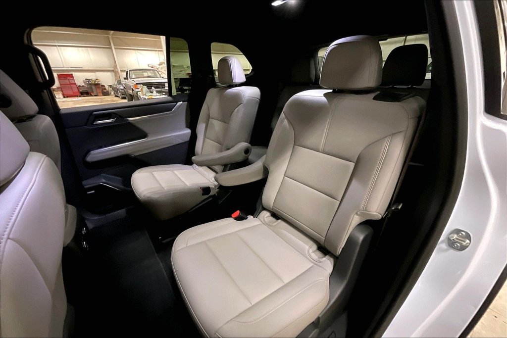 Used 2026 GMC Acadia Elevation w/ Elevation Premium Package AWD/4WD image 24
