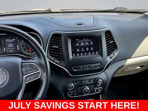 Used 2021 Jeep Cherokee Latitude Plus AWD/4WD image 12
