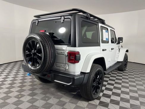 Used 2022 Jeep Wrangler Unlimited Sahara w/ Cold Weather Group image 10
