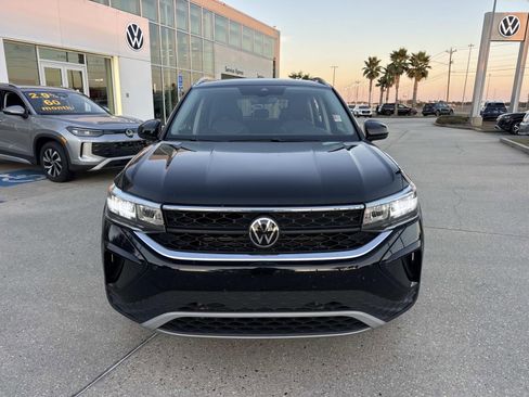 Used 2024 Volkswagen Taos SE image 2