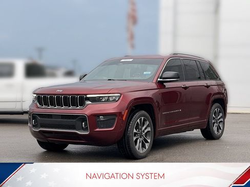 Used 2023 Jeep Grand Cherokee Overland w/ Luxury Tech Group IV AWD/4WD image 2