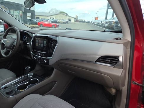 Used 2018 Chevrolet Traverse LT image 14