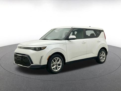 Used 2025 Kia Soul LX w/ LX Technology Package FWD image 3