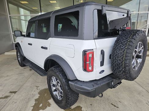 Used 2024 Ford Bronco Badlands image 3