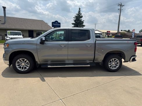 Used 2023 Chevrolet Silverado 1500 LT image 2