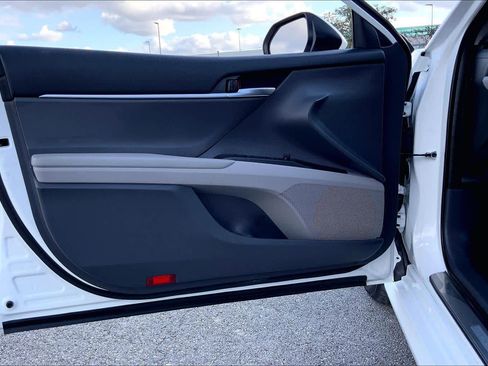 Used 2022 Toyota Camry LE image 20
