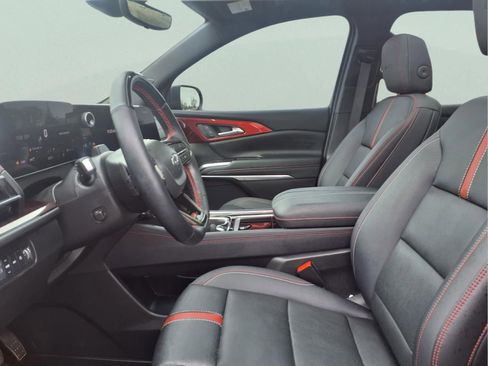 Used 2024 Chevrolet Traverse RS image 22