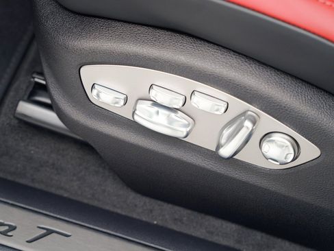 Certified 2026 Porsche Macan AWD/4WD image 15