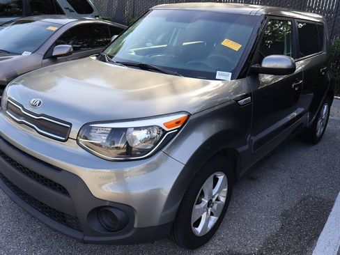 Used 2019 Kia Soul w/ Option Group 020 FWD image 2