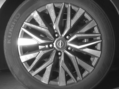 Used 2025 Nissan Altima 2.5 SV FWD image 13