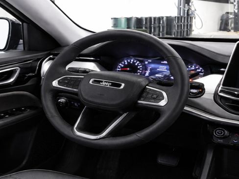 Used 2025 Jeep Compass Limited AWD/4WD image 17