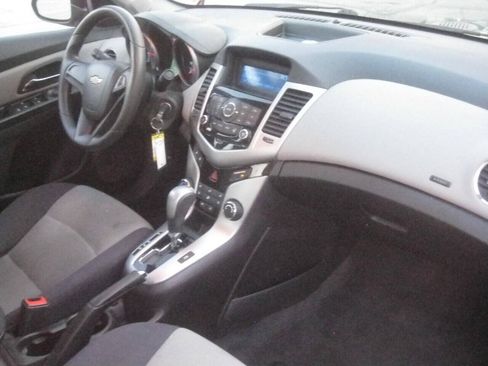 Used 2014 Chevrolet Cruze LS FWD image 21