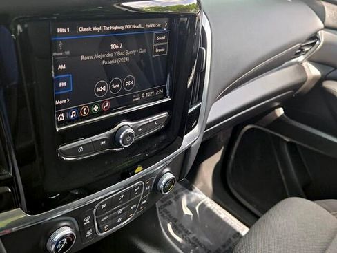 Used 2021 Chevrolet Traverse LT FWD image 23
