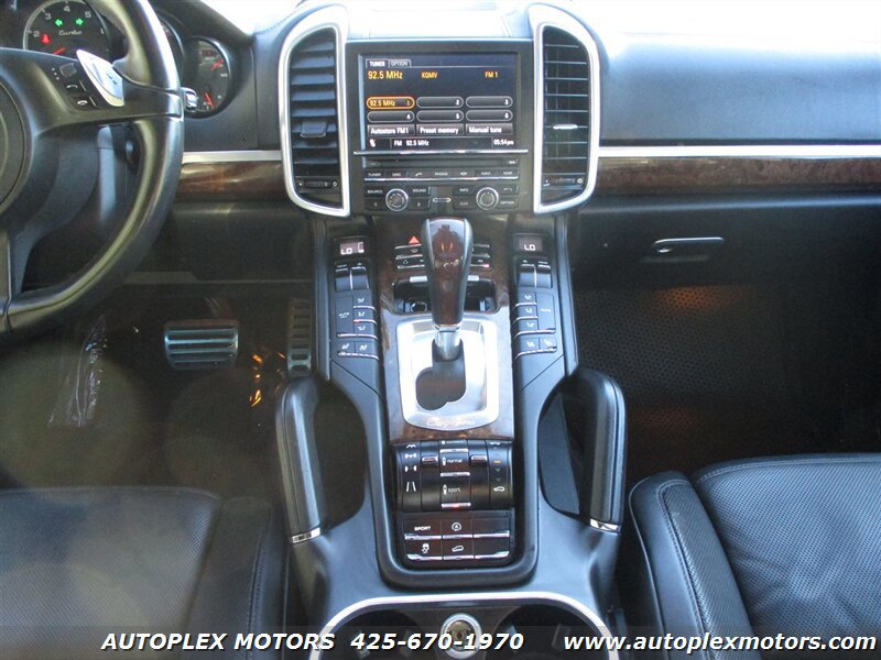 Used 2011 Porsche Cayenne Turbo AWD/4WD image 23