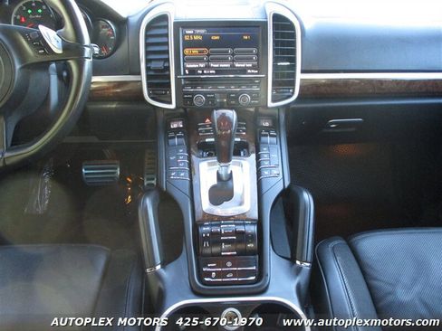 Used 2011 Porsche Cayenne Turbo image 23