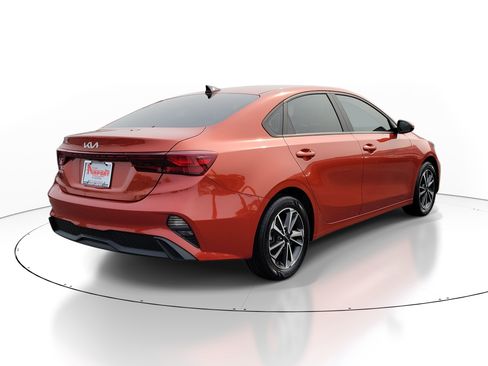 Used 2023 Kia Forte LXS w/ LXS Technology Package FWD image 4