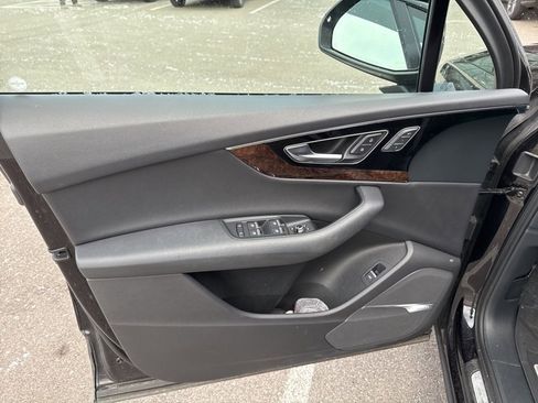 Used 2018 Audi Q7 3.0T Prestige w/ Prestige Package image 16