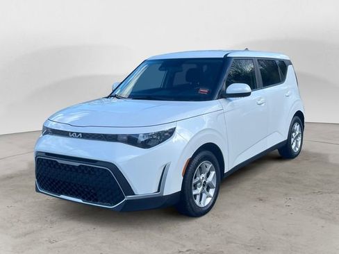 Used 2024 Kia Soul LX w/ Option Group 015 FWD image 1
