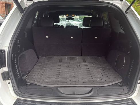 Used 2019 Jeep Grand Cherokee Altitude AWD/4WD image 12