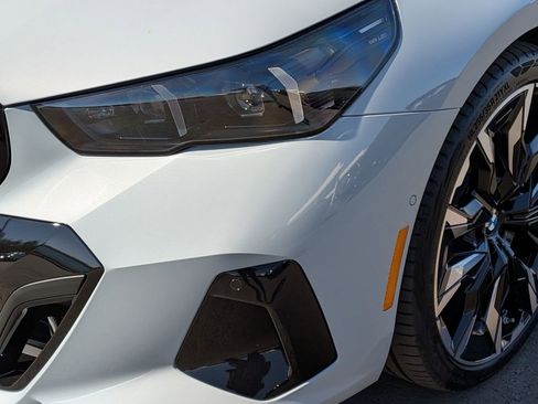 New 2026 BMW i5 eDrive40 image 22