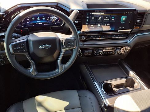 Used 2025 Chevrolet Silverado 2500 ZR2 image 13