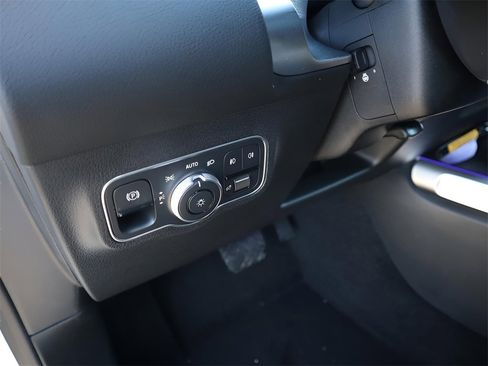 New 2026 Mercedes-Benz GLB 250 4MATIC image 36