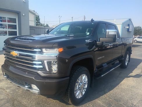 Used 2021 Chevrolet Silverado 2500 High Country w/ Technology Package AWD/4WD image 2