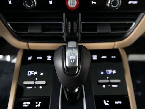 New 2026 Porsche Macan image 27