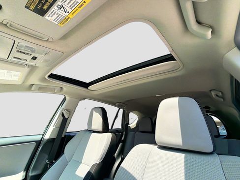 Used 2018 Toyota RAV4 XLE w/ All Weather Liner Package FWD image 13