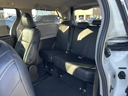 Used 2015 Toyota Sienna SE image 16