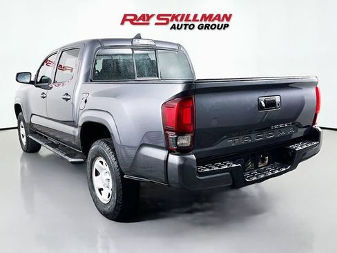 Used 2018 Toyota Tacoma SR image 5