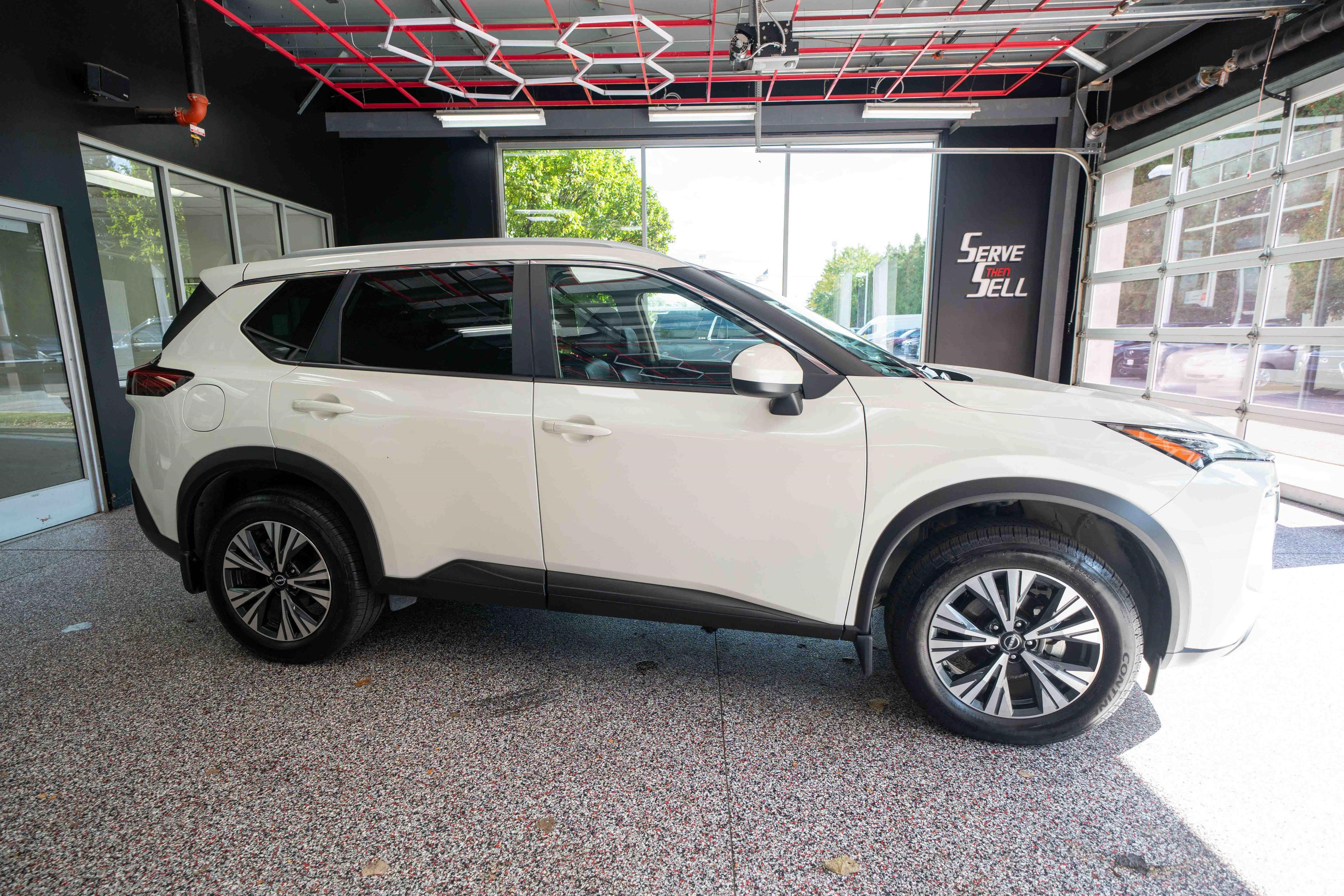 Used 2023 Nissan Rogue SV w/ SV Premium B Package AWD/4WD image 5