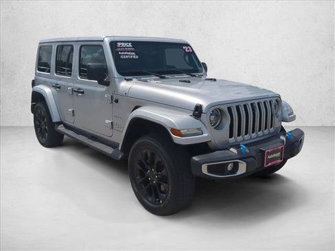 Used 2023 Jeep Wrangler Unlimited Sahara w/ Cold Weather Group AWD/4WD image 3